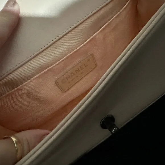 Grained Calfskin Quilted Small Boy Flapped Dusty Pink Chanel. - Picture 9 of 13